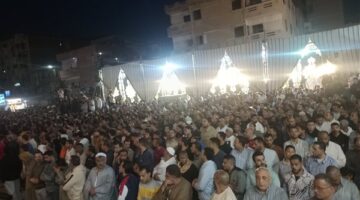 الآلاف يشيعون جثامين 5 ضحايا بحادث طريق العدالة الصحراوي في البحيرة.. صور