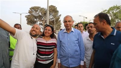 محافظ المنيا يلتقط الصور مع الاطفال على كورنيش النيل للاحتفال بشم النسيم محافظ المنيا يلتقط الصور مع الاطفال على كورنيش النيل للاحتفال بشم النسيم