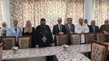 السفير مؤيد الضلعي ينقل تهنئة الرئيس السيسي للجالية المصرية القبطية في رومانيا بعيد القيامة المجيد