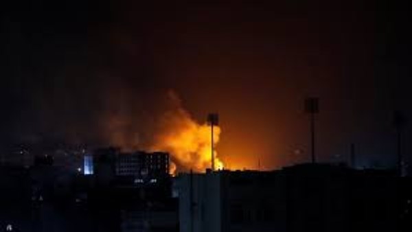 غارات أمريكية على مواقع في جزيرة كمران بالحديدة في اليمن غارات أمريكية على مواقع في جزيرة كمران بالحديدة في اليمن