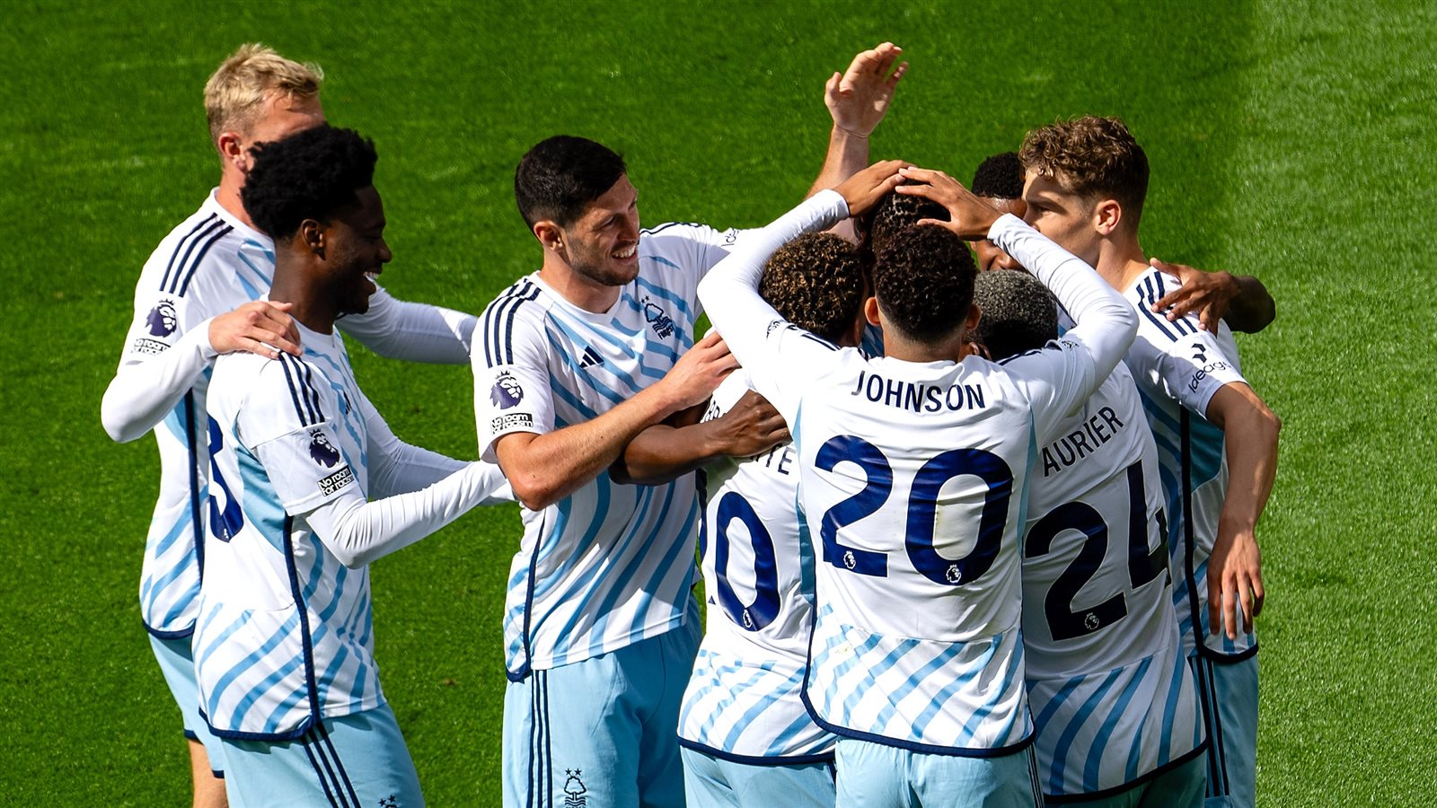 توتنهام يفوز على نوتنجهام بثنائية في الدوري الإنجليزي توتنهام يفوز على نوتنجهام بثنائية في الدوري الإنجليزي
