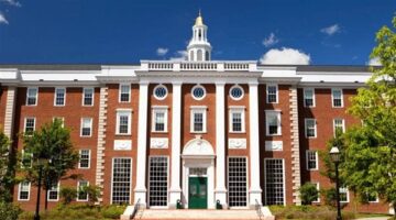 جامعة هارفارد تقاضي ترامب بسبب خفضه تمويلها