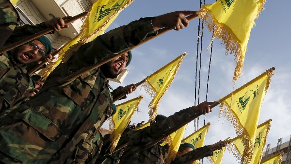 هل يمكن دمج حزب الله داخل الجيش اللبناني؟.. خبير إستراتيجي يجيب هل يمكن دمج حزب الله داخل الجيش اللبناني؟.. خبير إستراتيجي يجيب