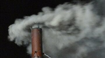 كيمياء الانتخاب البابوي.. أسرار الدخان الأسود والأبيض في الفاتيكان