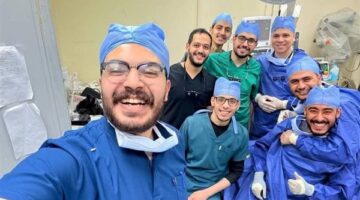 12 ساعة متواصلة.. أطباء سيد جلال الجامعي ينجحون في إجراء جراحة لإعادة يد شاب صغير بعد قطعها في حادث سير
