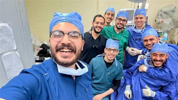 12 ساعة متواصلة.. أطباء سيد جلال الجامعي ينجحون في إجراء جراحة لإعادة يد شاب صغير بعد قطعها في حادث سير