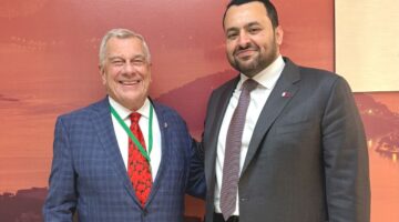 الخليفي يجتمع مع مساعد وزير الخارجية الأمريكي