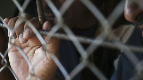 محاكمة عاطل لاتهامه بحيازة مخدرات في الجيزة محاكمة عاطل لاتهامه بحيازة مخدرات في الجيزة