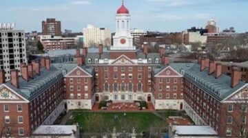 جامعة هارفارد تقاضي إدارة ترامب بسبب تجميد منح بـ2.2 مليار دولار