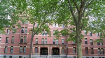 جامعة هارفارد تتحدى إدارة ترامب أمام القضاء