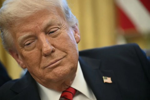 في أول 100 يوم بالبيت الأبيض.. ترامب يقلب النظام الجيوسياسي الدولي رأسا على عقب ويُشعل نار الأزمات والخلافات في أول 100 يوم بالبيت الأبيض.. ترامب يقلب النظام الجيوسياسي الدولي رأسا على عقب ويُشعل نار الأزمات والخلافات