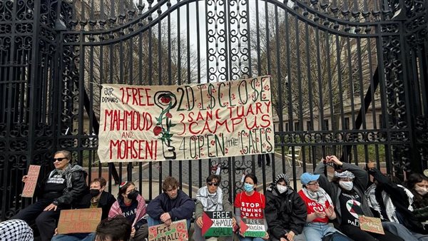 اعتصام عدد من طلاب جامعة كولومبيا تضامنًا مع زملائهم المهددين بالترحيل اعتصام عدد من طلاب جامعة كولومبيا تضامنًا مع زملائهم المهددين بالترحيل