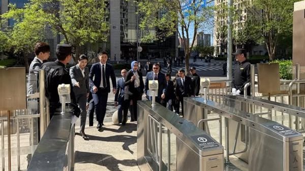 وزير الإسكان يواصل جولاته بالصين بتفقد منطقة الأعمال المركزية بـ”بكين” وزير الإسكان يواصل جولاته بالصين بتفقد منطقة الأعمال المركزية بـ”بكين”