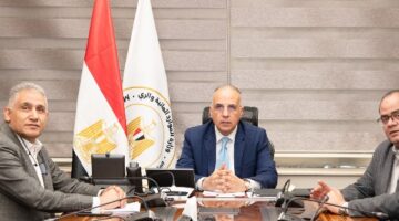 بالتنسيق مع أجهزة الدولة.. وزير الري يتابع مجهودات إزالة التعديات على مجرى نهر النيل