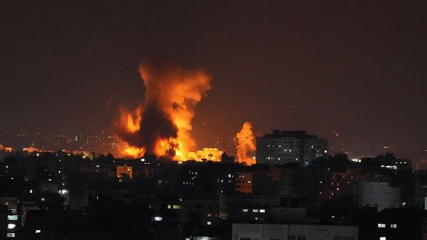 الاحتلال يشن حملات اعتقال بالضفة الغربية.. وغارات عنيفة في غزة الاحتلال يشن حملات اعتقال بالضفة الغربية.. وغارات عنيفة في غزة