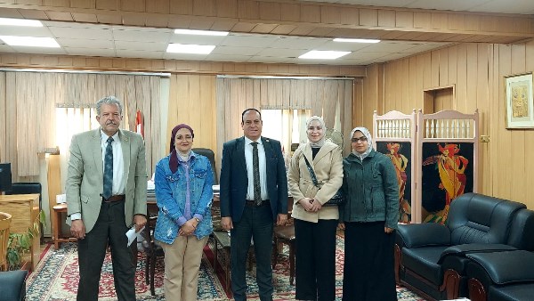 محافظ الدقهلية يتابع أعمال مبادرة «رواد النيل» لتمكين المرأة اقتصاديا واجتماعيا محافظ الدقهلية يتابع أعمال مبادرة «رواد النيل» لتمكين المرأة اقتصاديا واجتماعيا