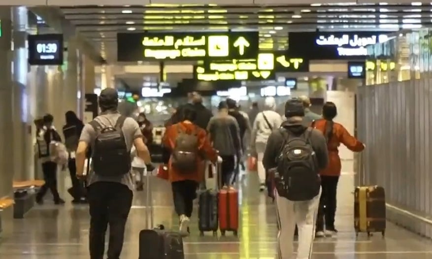 هل يمكن توفير غرفة بفندق المطار للمسافرين الترانزيت؟.. القطرية تجيب
