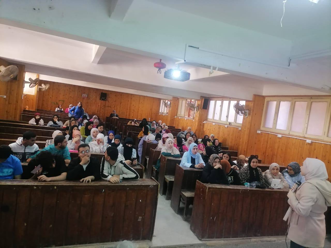 قد تكون صورة ‏‏٤‏ أشخاص‏