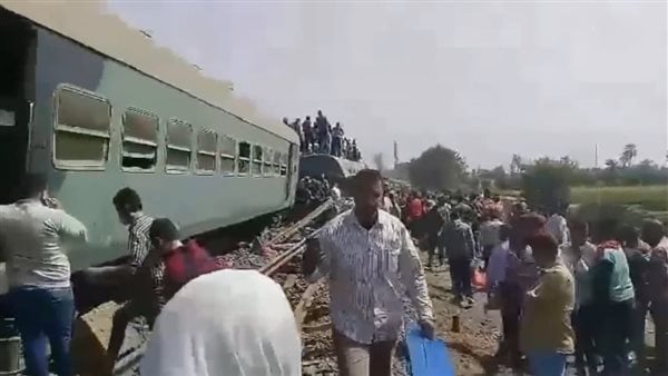 فيديو متداول لحادث انقلاب قطار بالقليوبية.. والسكة الحديد: واقعة قديمة