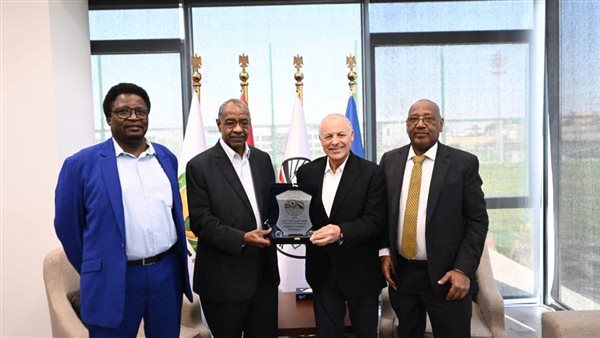 أبو ريدة يلتقي رئيس الاتحاد السوداني أبو ريدة يلتقي رئيس الاتحاد السوداني