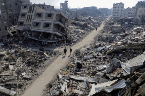 مجازر بعائلات.. استشهاد 26 فلسطينيا بغارات إسرائيلية بقطاع غزة وتصاعد جرائم الإبادة الجماعية التي يرتكبها الاحتلال بحق المدنيين مجازر بعائلات.. استشهاد 26 فلسطينيا بغارات إسرائيلية بقطاع غزة وتصاعد جرائم الإبادة الجماعية التي يرتكبها الاحتلال بحق المدنيين