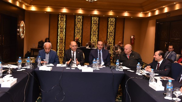 جبران: متغيرات سوق العمل تتطلب أعلى درجات التنسيق والتفاهم لمواجهة كافة التحديات جبران: متغيرات سوق العمل تتطلب أعلى درجات التنسيق والتفاهم لمواجهة كافة التحديات