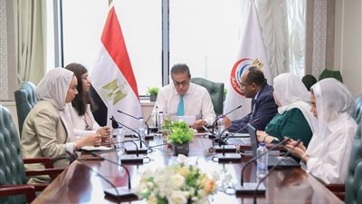 وزير الصحة يبحث مقترحات لتطوير الخدمات الطبية وتوطين صناعة فلاتر الغسيل الكلوي وزير الصحة يبحث مقترحات لتطوير الخدمات الطبية وتوطين صناعة فلاتر الغسيل الكلوي