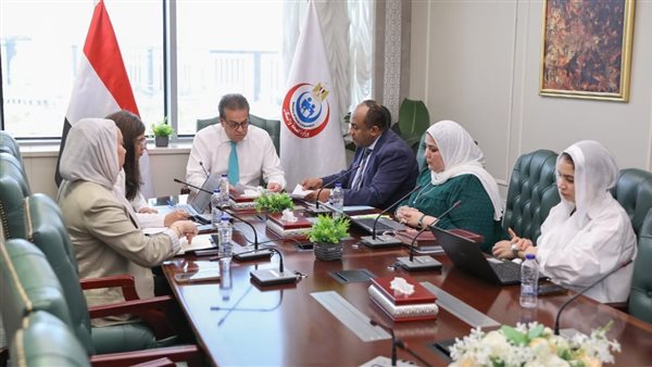 وزير الصحة يبحث مقترحات تطوير الخدمات الطبية وتوطين صناعة فلاتر الغسيل الكلوي وزير الصحة يبحث مقترحات تطوير الخدمات الطبية وتوطين صناعة فلاتر الغسيل الكلوي