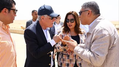 جولة تفقدية لمستشارى رئيس الجمهورية ووزيرة التنمية المحلية لمتابعة إنتظام العمل بالتشغيل التجريبى لأعمال تطوير المنطقة الأثرية للأهرامات جولة تفقدية لمستشارى رئيس الجمهورية ووزيرة التنمية المحلية لمتابعة إنتظام العمل بالتشغيل التجريبى لأعمال تطوير المنطقة الأثرية للأهرامات