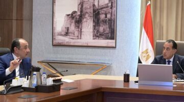 رئيس الوزراء يتابع مع وزير قطاع الأعمال آخر مستجدات مشروعات تطوير صناعة الغزل والنسيج