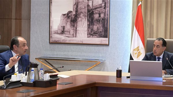 رئيس الوزراء يتابع مع وزير قطاع الأعمال آخر مستجدات مشروعات تطوير صناعة الغزل والنسيج رئيس الوزراء يتابع مع وزير قطاع الأعمال آخر مستجدات مشروعات تطوير صناعة الغزل والنسيج