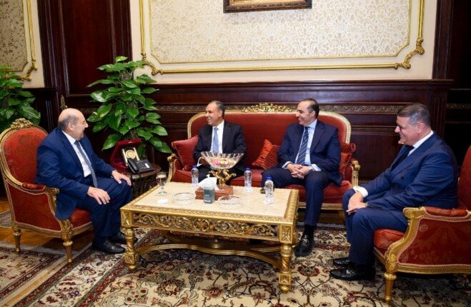 وزير الخارجية يبحث مع رئيس مجلس الشيوخ تعزيز التعاون في قضايا حقوق الإنسان وزير الخارجية يبحث مع رئيس مجلس الشيوخ تعزيز التعاون في قضايا حقوق الإنسان