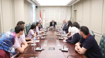 وزير التربية والتعليم يلتقي ممثلين لطلاب مدارس النيل الدولية