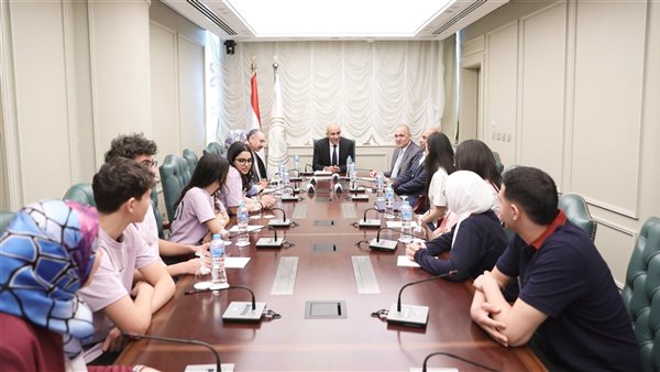 وزير التربية والتعليم يلتقي ممثلين لطلاب مدارس النيل الدولية وزير التربية والتعليم يلتقي ممثلين لطلاب مدارس النيل الدولية