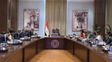 رئيس الوزراء يبحث سبل تعزيز الشراكة مع القطاع الخاص بملف«المدارس الفنية» المتخصصة