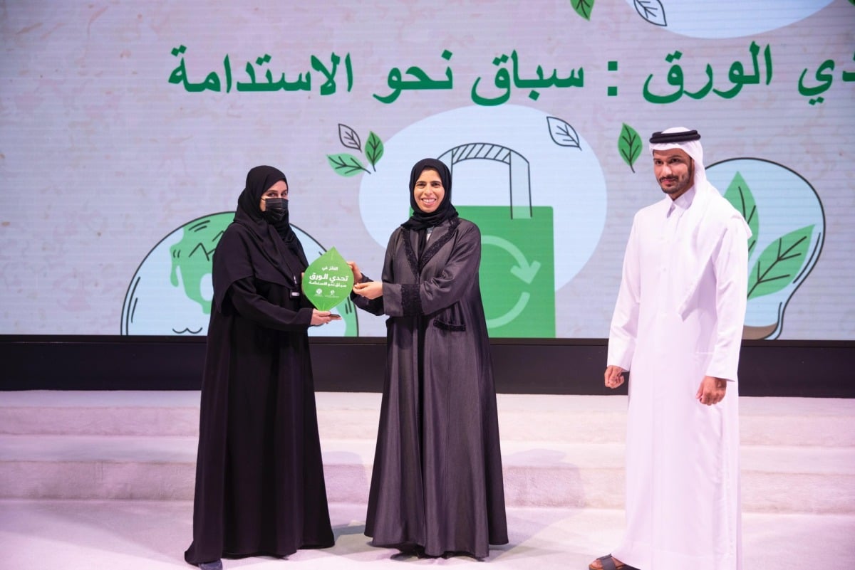 وزير التربية والتعليم تكرم الإدارات الفائزة في مبادرة "تحدي الورق" تعزيزا للاستدامة المؤسسية وزير التربية والتعليم تكرم الإدارات الفائزة في مبادرة "تحدي الورق" تعزيزا للاستدامة المؤسسية