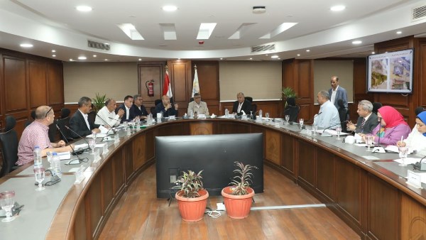 فتح شارع مغلق .. محافظ الجيزة يلتقي المواطنين لبحث مشاكلهم وطلباتهم فتح شارع مغلق .. محافظ الجيزة يلتقي المواطنين لبحث مشاكلهم وطلباتهم