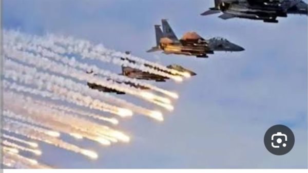 5 غارات أمريكية تستهدف معسكرات للحوثيين بمحيط مطار الحديدة 5 غارات أمريكية تستهدف معسكرات للحوثيين بمحيط مطار الحديدة
