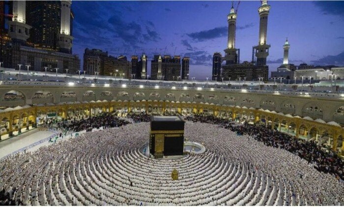 السعودية تنفي وجود مواقع لأئمة وخطباء الحرمين الشريفين في وسائل التواصل الاجتماعي السعودية تنفي وجود مواقع لأئمة وخطباء الحرمين الشريفين في وسائل التواصل الاجتماعي