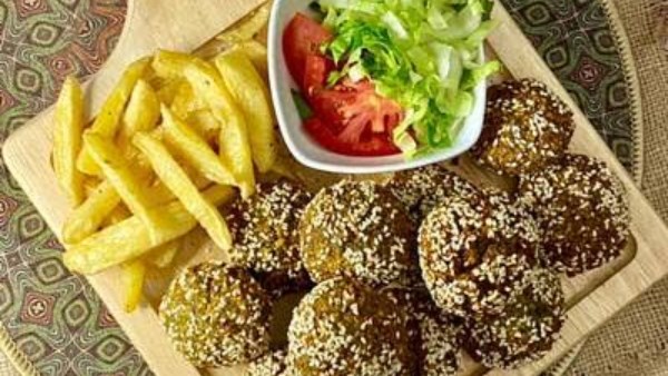 خطوة بخطوة.. طريقة عمل طعمية البطاطس للشيف نجلاء الشرشابي خطوة بخطوة.. طريقة عمل طعمية البطاطس للشيف نجلاء الشرشابي