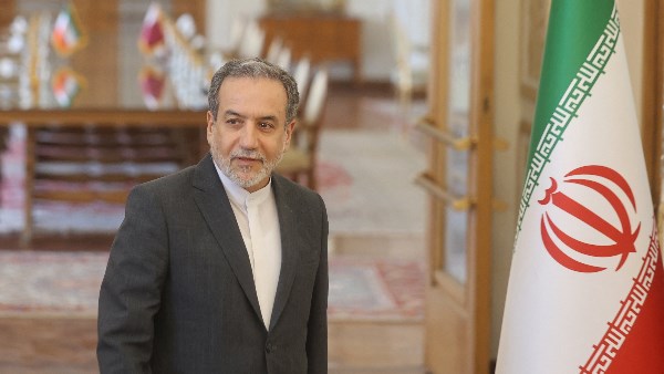 وزير الخارجية الإيراني: مُستعدون لإبرام اتفاق نووي مع واشنطن.. وفرص بتريليون دولار وزير الخارجية الإيراني: مُستعدون لإبرام اتفاق نووي مع واشنطن.. وفرص بتريليون دولار