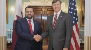 وزير الدولة بوزارة الخارجية يجتمع مع نائب وزير الخارجية الأمريكي