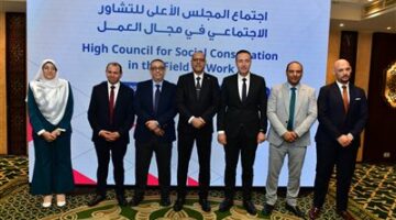 المجلس الأعلى للتشاور الاجتماعي في مجال العمل يكرم اللجنة التشريعية لقانون العمل