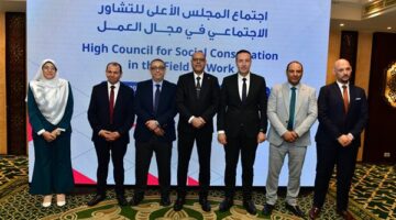 بالأسماء.. "الأعلى للتشاور الاجتماعي" يكرم اللجنة التشريعية لقانون العمل بالقاهرة