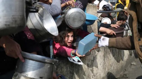 ألمانيا وفرنسا وبريطانيا تطالب إسرائيل بإنهاء فوري للحظر على دخول المساعدات إلى غزة: يجب أن ينتهي قبل خطر المجاعة ألمانيا وفرنسا وبريطانيا تطالب إسرائيل بإنهاء فوري للحظر على دخول المساعدات إلى غزة: يجب أن ينتهي قبل خطر المجاعة