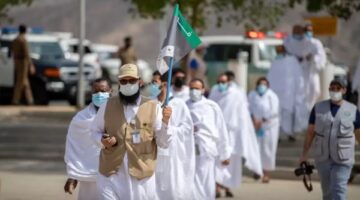 القبض على شخص نصب على مواطنين بزعم تنظيم رحلات حج وعمرة