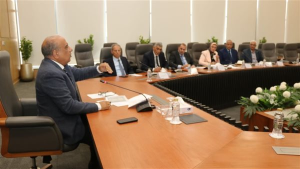 وزير الكهرباء يستعرض استعدادات الشبكة لصيف 2025 ويوجه بتكثيف أعمال الصيانة وزير الكهرباء يستعرض استعدادات الشبكة لصيف 2025 ويوجه بتكثيف أعمال الصيانة