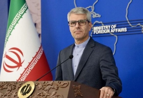 إيران تندد بالعقوبات الأميركية التي تستهدف شبكتها النفطية وتعتبر الخطوة دلالة على “نهج عدائي” قبل جولة ثالثة من المحادثات النووية