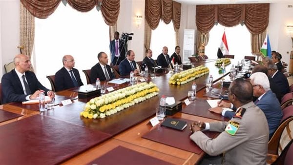 الرئيس السيسي يعود إلى أرض الوطن عقب زيارته إلى جمهورية جيبوتي الرئيس السيسي يعود إلى أرض الوطن عقب زيارته إلى جمهورية جيبوتي