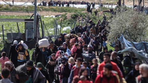 “حكومة غزة” تحذر الفلسطينيين من شائعات تدفعهم نحو الهجرة وتعتبرها جزء من حملة خبيثة يقودها الاحتلال “حكومة غزة” تحذر الفلسطينيين من شائعات تدفعهم نحو الهجرة وتعتبرها جزء من حملة خبيثة يقودها الاحتلال